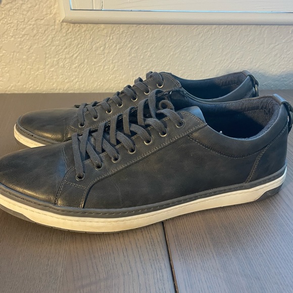 Size 11 Men’s Dark Gray Soft Leather Aldo Sneaker Shoes Stylish - Picture 2 of 5